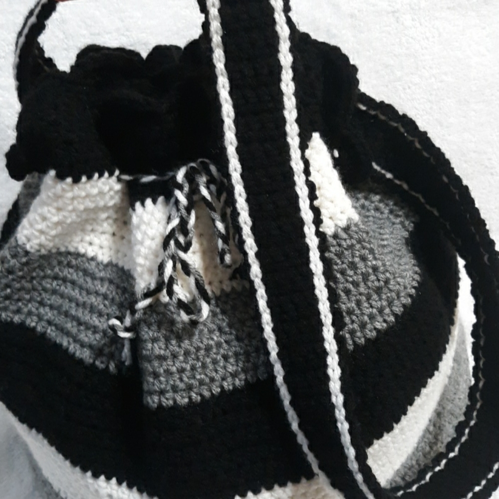 Handmade Crochet drawstring bag - Picture 3 of 11